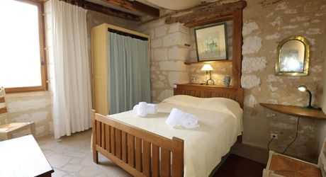 Maison de village ancienne avec jardin et piscine et vue !