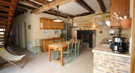 Maison de village ancienne avec jardin et piscine et vue !