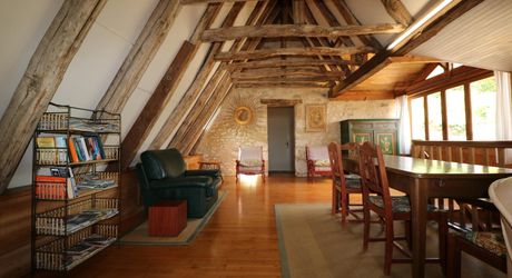 Maison de village ancienne avec jardin et piscine et vue !