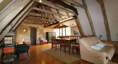 Maison de village ancienne avec jardin et piscine et vue !