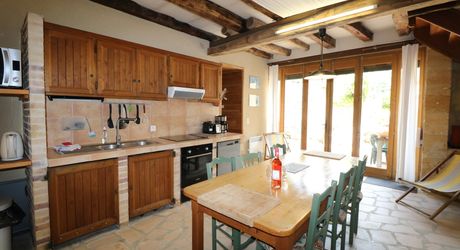 Maison de village ancienne avec jardin et piscine et vue !