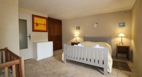 Maison de village ancienne avec jardin et piscine et vue !