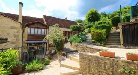 Maison de village ancienne avec jardin et piscine et vue !