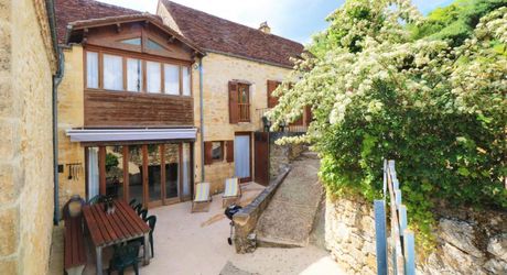 Maison de village ancienne avec jardin et piscine et vue !