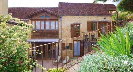 Maison de village ancienne avec jardin et piscine et vue !