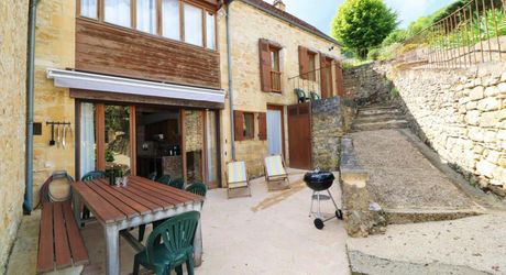 Maison de village ancienne avec jardin et piscine et vue !