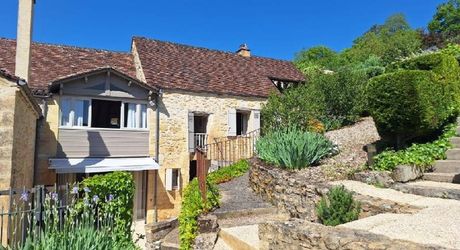 Maison de village ancienne avec jardin et piscine et vue !