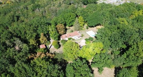 Propriété de caractère sur les hauteurs de la Vallée de la Vézère en Perigord Noir.