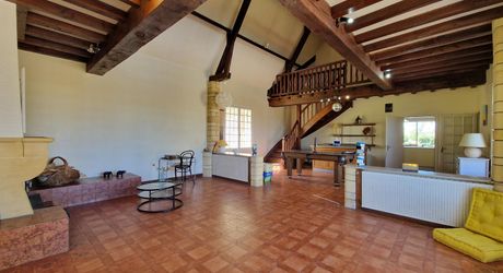 Grande maison style périgourdin avec panorama sur la Bastide