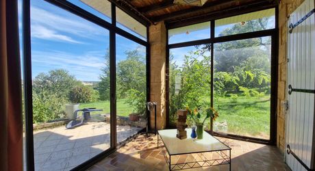 Grande maison style périgourdin avec panorama sur la Bastide