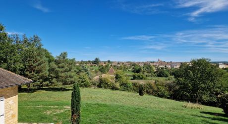 Grande maison style périgourdin avec panorama sur la Bastide
