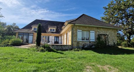 Grande maison style périgourdin avec panorama sur la Bastide