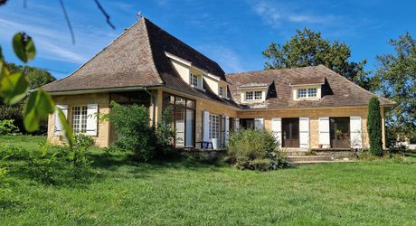 Grande maison style périgourdin avec panorama sur la Bastide