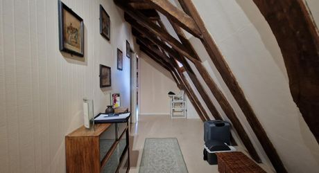 Maison de caractère en pierres avec jardin et dépendance