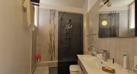 Maison de caractère en pierres avec jardin et dépendance