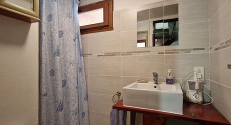 Maison de caractère en pierres avec jardin et dépendance