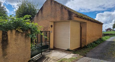 Maison de caractère en pierres avec jardin et dépendance