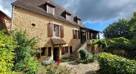 Maison de caractère en pierres avec jardin et dépendance