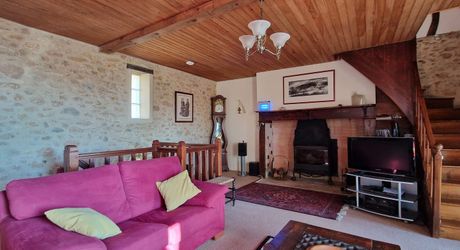 Maison de caractère en pierres avec jardin et dépendance