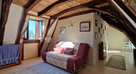 Maison de caractère en pierres avec jardin et dépendance