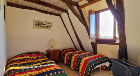 Maison de caractère en pierres avec jardin et dépendance