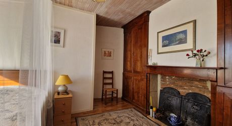 Maison de caractère en pierres avec jardin et dépendance