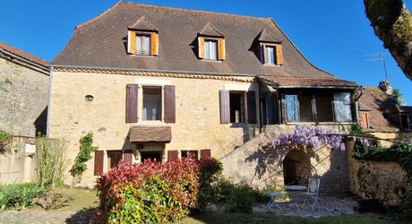 Maison de caractère en pierres avec jardin et dépendance
