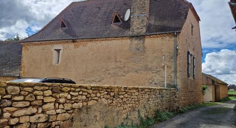Maison de caractère en pierres avec jardin et dépendance