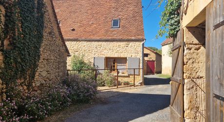 Authentique maison perigordine en pierres, rénovée avec piscine et Jardin