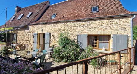 Authentique maison perigordine en pierres, rénovée avec piscine et Jardin