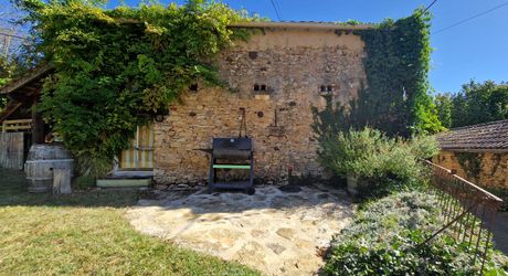 Authentique maison perigordine en pierres, rénovée avec piscine et Jardin