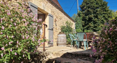 Authentique maison perigordine en pierres, rénovée avec piscine et Jardin