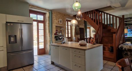 EXCLUSIVE LABEL PIERRES Renovated Périgord House with swimming pool and enclosed garden in a village with shops.