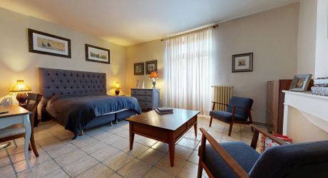 EXCLUSIVE LABEL PIERRES Renovated Périgord House with swimming pool and enclosed garden in a village with shops.