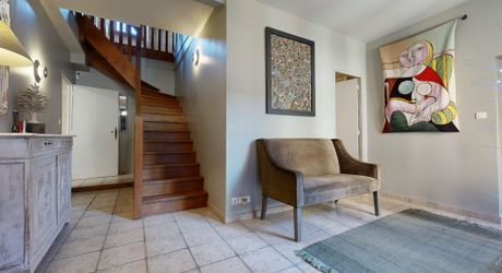 EXCLUSIVE LABEL PIERRES Renovated Périgord House with swimming pool and enclosed garden in a village with shops.