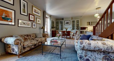 EXCLUSIVE LABEL PIERRES Renovated Périgord House with swimming pool and enclosed garden in a village with shops.