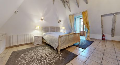 EXCLUSIVE LABEL PIERRES Renovated Périgord House with swimming pool and enclosed garden in a village with shops.