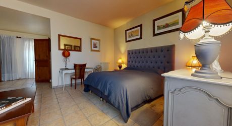 EXCLUSIVE LABEL PIERRES Renovated Périgord House with swimming pool and enclosed garden in a village with shops.