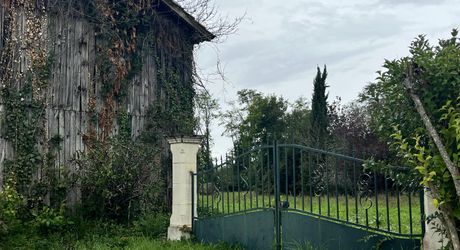 Maison de plain-pied avec grand terrain et ancien séchoir à tabac