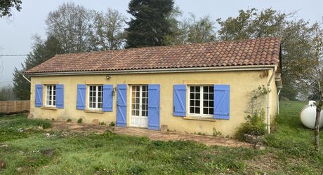 Maison de plain-pied avec grand terrain et ancien séchoir à tabac