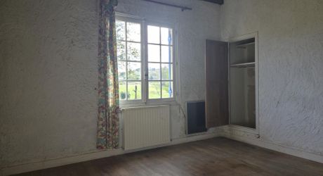 Maison de plain-pied avec grand terrain et ancien séchoir à tabac