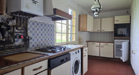 Maison de plain-pied avec grand terrain et ancien séchoir à tabac