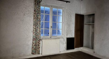 Maison de plain-pied avec grand terrain et ancien séchoir à tabac