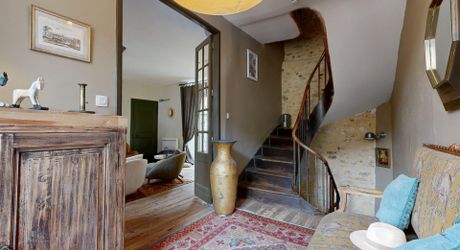 Trésor caché du Périgord Noir: une demeure d’exception sur les chemins de l’histoire.