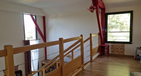 Atypique ancien hangar à tabac rénové dans bel environnement