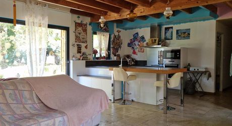 Atypique ancien hangar à tabac rénové dans bel environnement