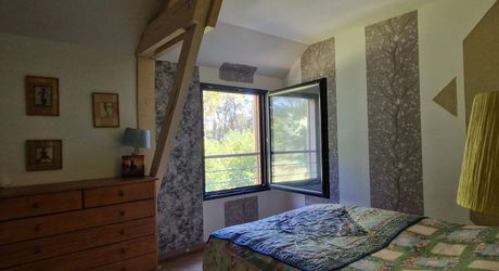 Atypique ancien hangar à tabac rénové dans bel environnement