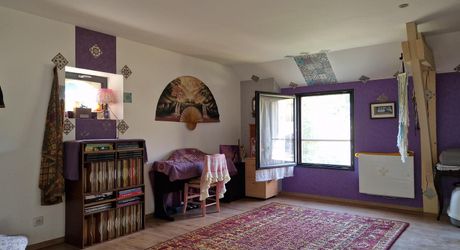 Atypique ancien hangar à tabac rénové dans bel environnement