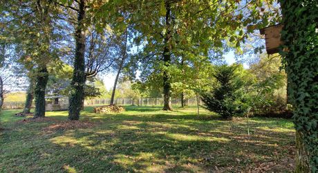 Atypique ancien hangar à tabac rénové dans bel environnement