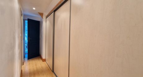 Perigordine sur hauteur avec vue degagée sur la Vallée.